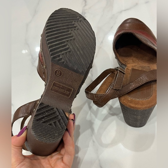 Lower East Side Brown Leather Wooden Mules Heeled Clogs with Red Accents - Picture 5 of 5